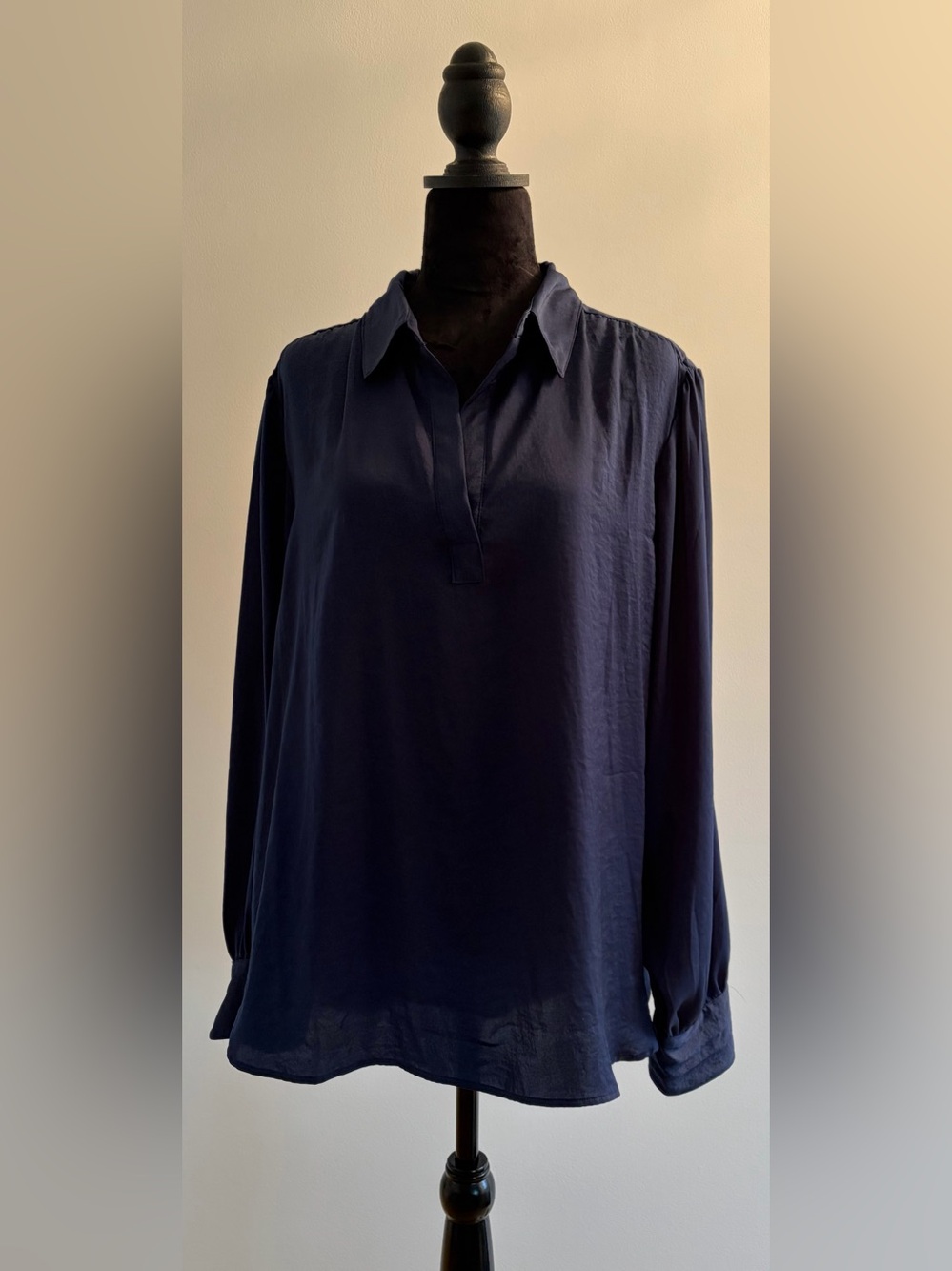 Banana Republic Long Sleeve V-Neck Collared Blouse - Size XL